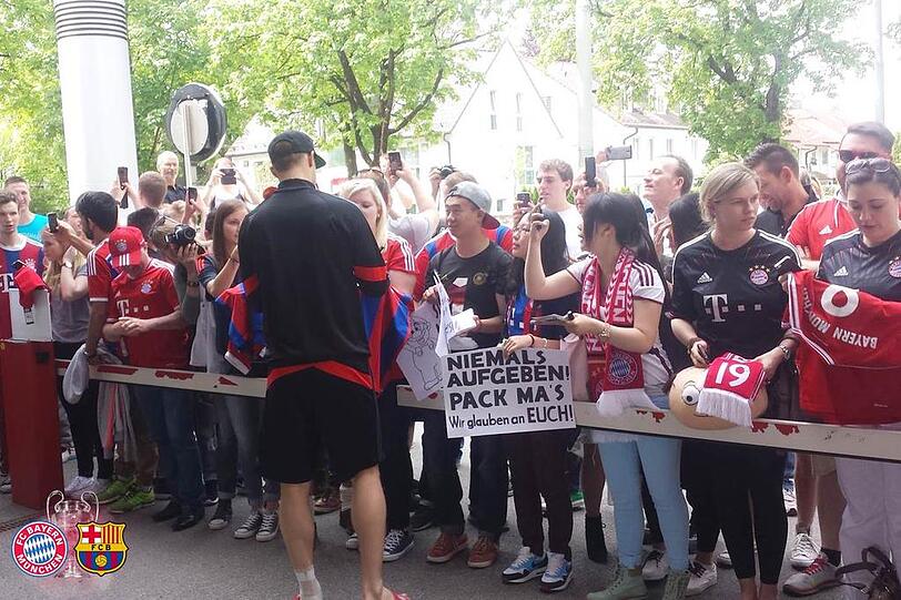 Erst schickte Pep Guardiola seine Spieler zum Anschwitzen auf den Trainingsplatz. Danach stand Mittagessen, Regeneration und Teambesprechung auf dem Programm.