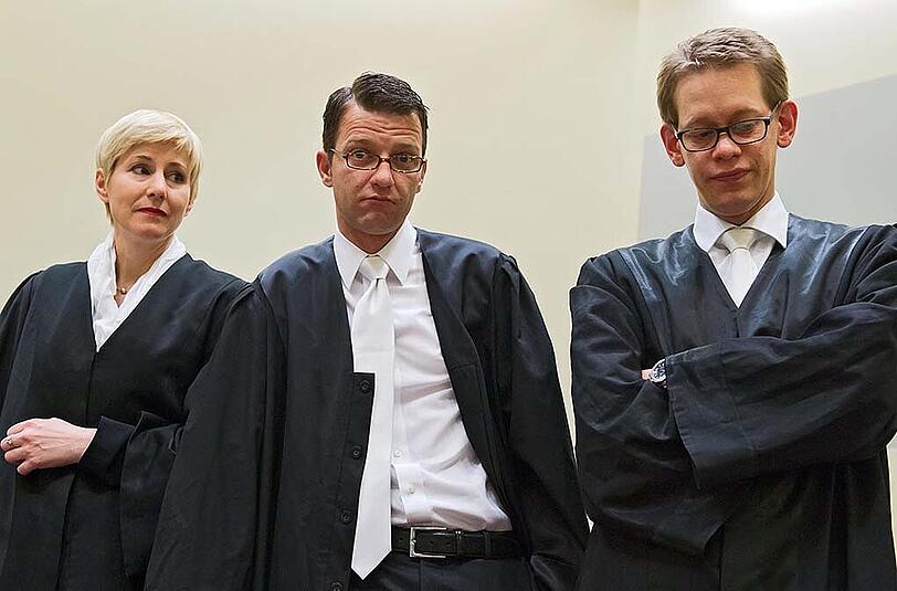 Die Angeklagte Beate Zschäpe hat am Dienstag die Entbindung ihres Verteidigers Wolfgang Heer (r.) verlangt.