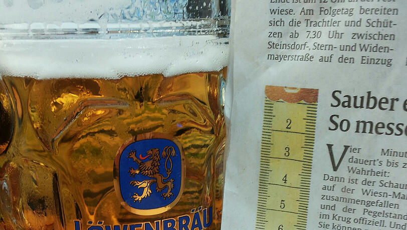 So soll es sein: Ein ordentlich eingeschenkter Maßkrug. So soll es sein: Ein ordentlich eingeschenkter Maßkrug.