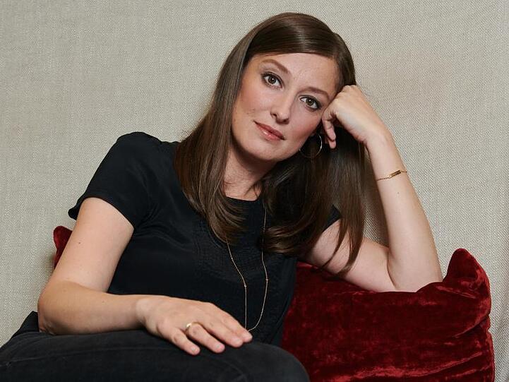 Die Schauspielerin Alexandra Maria Lara liest in der Freizeit gerne Krimiromane.