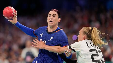 Die deutschen Handballerinnen lassen gegen Frankreich viele Chancen liegen.