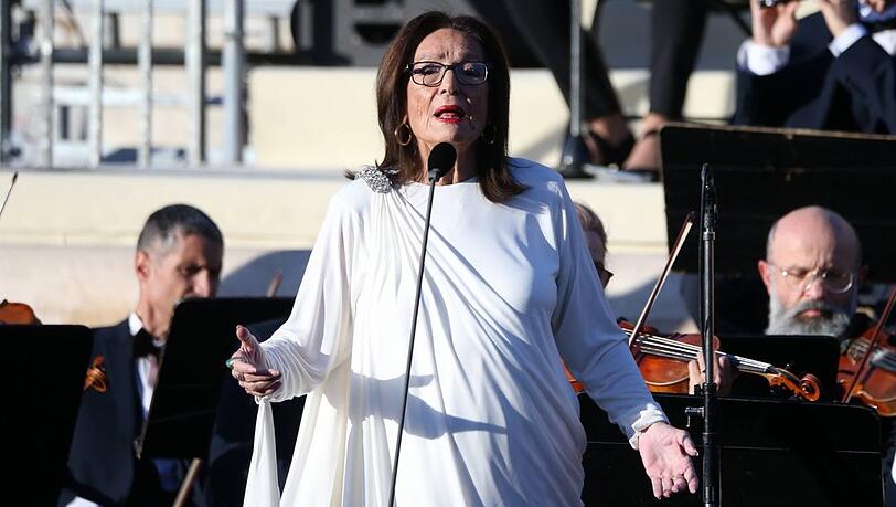 Nana Mouskouri bereitet sich auf ihren endgültigen Rückzug von der Bühne vor. Leicht fällt es ihr nicht.