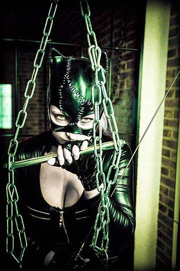 Miau! "Bei Veranstaltungen", meint Katja H., "schlüpfe ich auch mal gern selbst in die Latex-Kluft."