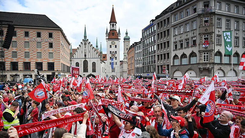 Der Andrang bei der Meisterfeier ist traditionell gro&szlig;.