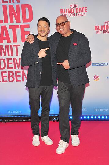 Der Film basiert auf der Lebensgeschichte von Saliya Kahawatte (re.)
