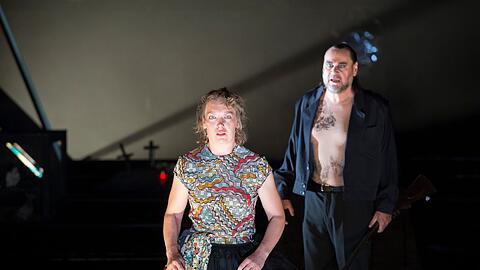 Lina Beckmann (Rose Bernd), Markus John (Christoph Flamm).