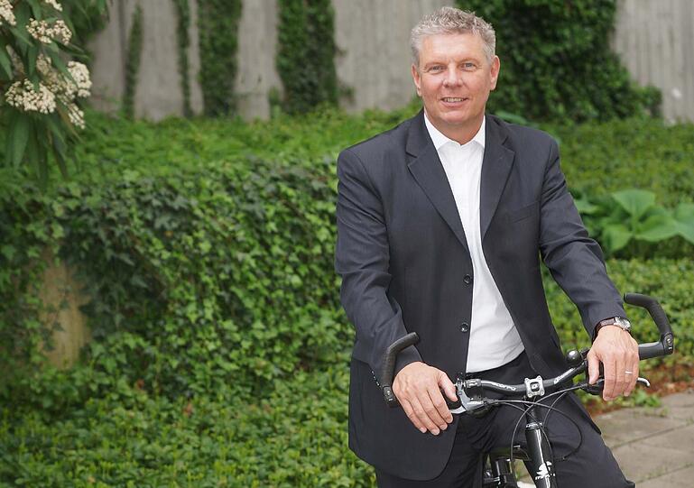 Im Viertel unterwegs: OB-Kandidat Dieter Reiter.