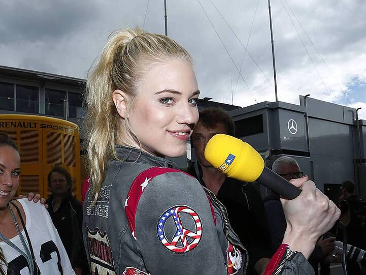 Larissa Marolt am Freitag als RTL-Boxengassen-Korrespondentin