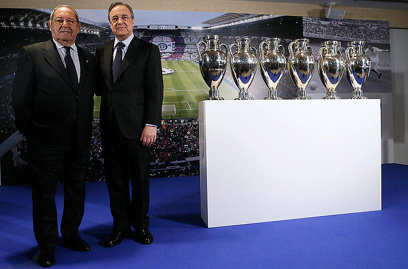 Paco Gento, Ex-Profi und Ex-Präsident von Real Madrid, mit dem aktuellen Klubboss Florentino Perez (rechts).