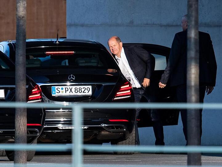 Olaf Scholz (SPD) trifft zur Sitzung des Koalitionsausschusses ein. Für Scholz sind Fortschritte in der Klimapolitik entscheidend für den Fortbestand der großen Koalition.