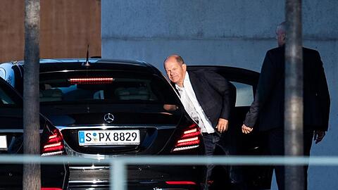 Olaf Scholz (SPD) trifft zur Sitzung des Koalitionsausschusses ein. Für Scholz sind Fortschritte in der Klimapolitik entscheidend für den Fortbestand der großen Koalition.