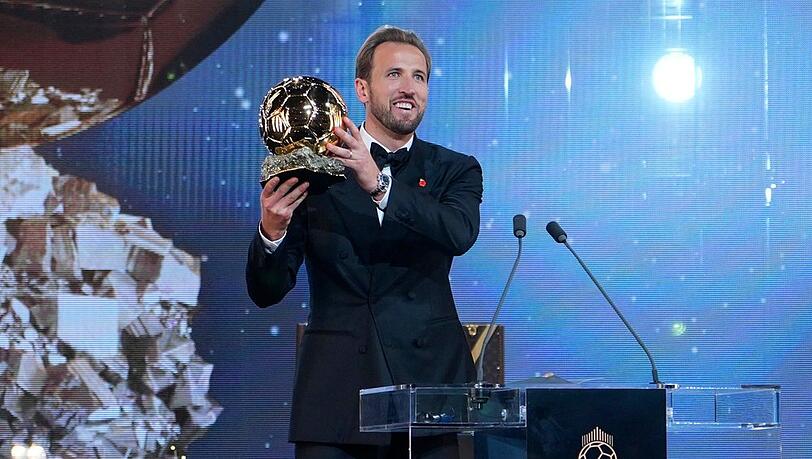Harry Kane freute sich am Montagabend sichtlich über seine Auszeichnung. Harry Kane freute sich am Montagabend sichtlich über seine Auszeichnung.