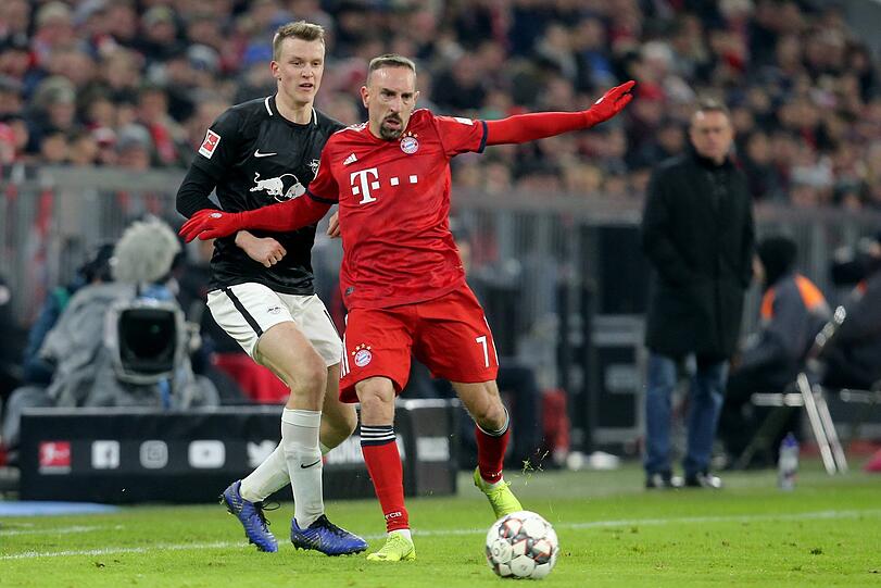FRANK RIBÉRY - NOTE 2: Nach einer halben Stunde für Gnabry im Spiel. Tat sich zunächst schwer und wurde dann doch noch zum Helden. Traf mit purer Willenskraft zum Sieg.