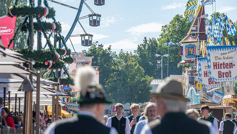 Das Gäubodenvolksfest in Straubing gilt als das zweitgrößte Volksfest in Bayern nach dem Oktoberfest. (Archivbild) Das Gäubodenvolksfest in Straubing gilt als das zweitgrößte Volksfest in Bayern nach dem Oktoberfest. (Archivbild)