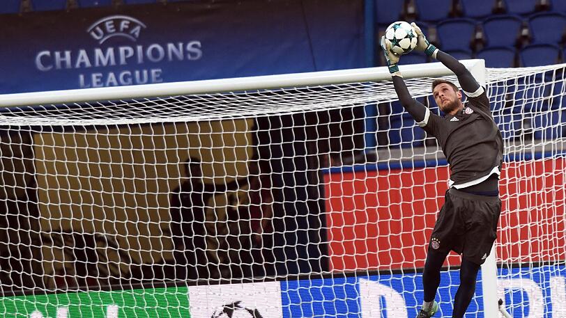 SVEN ULREICH (Archivbild) NOTE 3: In der ersten Halbzeit weitgehend beschäftigungslos - mit einer Ausnahme: Der Neuer-Ersatzmann parierte stark gegen Freiburgs Ryan Kent (6.). Diesmal ein sicherer Rückhalt der Bayern-Mannschaft.