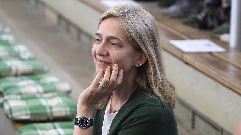 Korruption im spanischen Königshaus: 2012 wurde Cristina von Spanien, die Schwester von König Felipe, vor Gericht geladen, weil ihr Ehemann Gelder einer gemeinnützigen Stiftung veruntreut hatte. Aufgrund des Skandals wurde ihr der Titel Herzogin von Palma de Mallorca aberkannt. Ihr Mann wurde zu einer Gefängnisstrafe verurteilt.