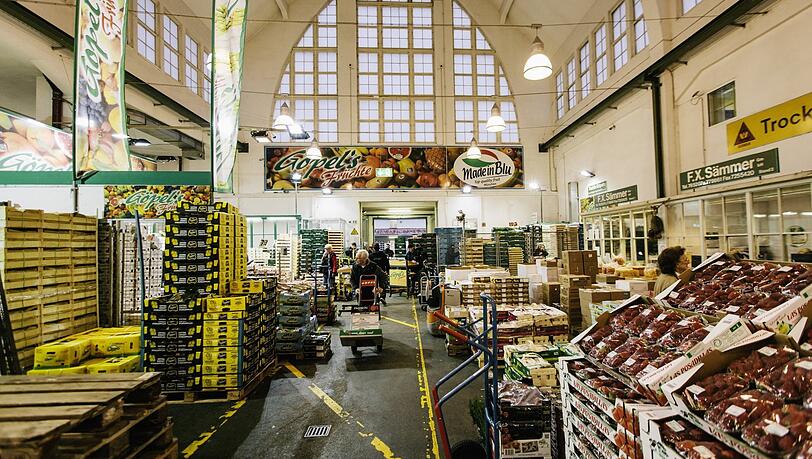 In die Jahre gekommen: ein morgendlicher Blick in die Großmarkthalle.