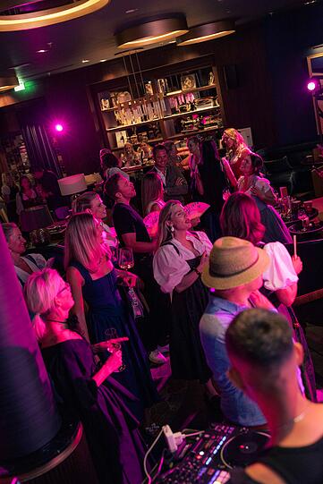Nach der Trachten-Fashionshow herrschte Club-Atmosphäre Nach der Trachten-Fashionshow herrschte Club-Atmosphäre