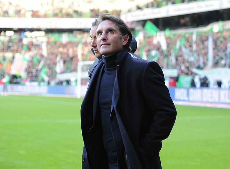 Bruno Labbadia ist Trainer der Hamburger Fußballer - die finanziellen Sorgen der HSV-Handballer findet er "sehr traurig".