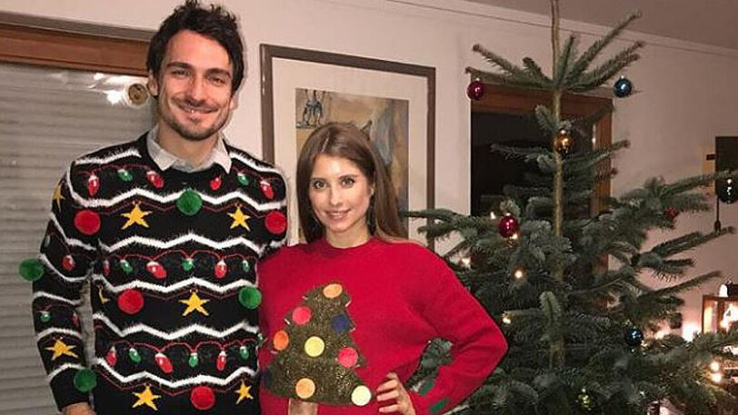 Wer hat den schöneren Pullover - Cathy oder Mats Hummels?