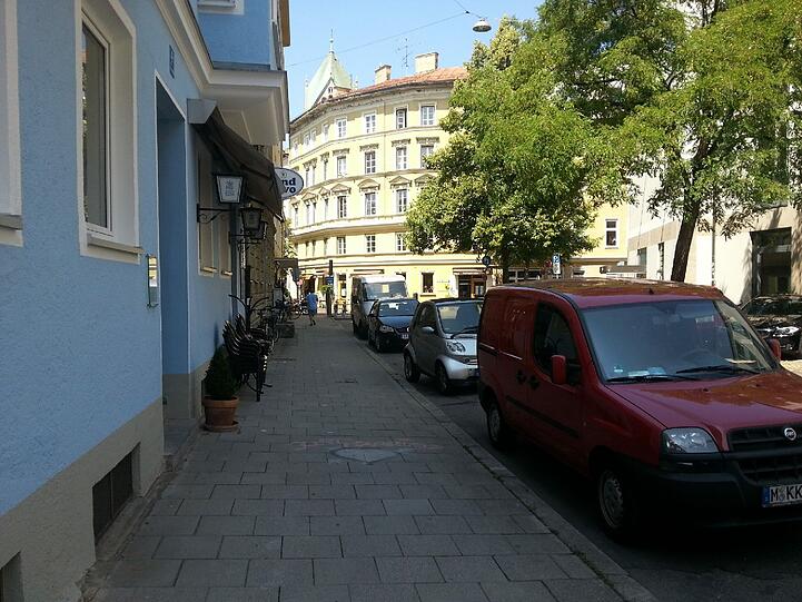 ... in der Pfarrstraße im Lehel fotografiert.
