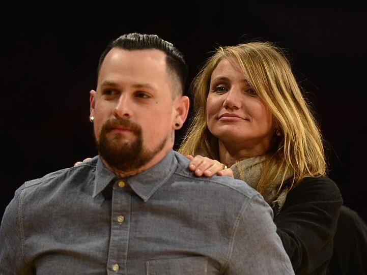 Die US-Schauspielerin Cameron Diaz steht hinter ihrem Mann, dem Musiker Benji Madden.