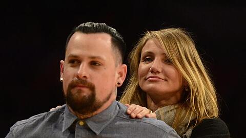 Die US-Schauspielerin Cameron Diaz steht hinter ihrem Mann, dem Musiker Benji Madden.