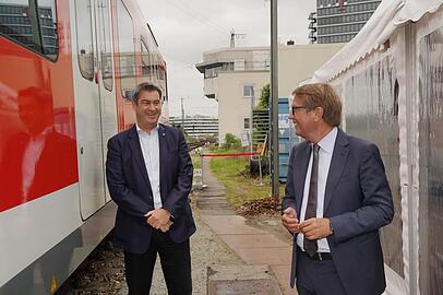 Gute Laune am alten Stellwerk (v. l.): Markus Söder und Ronald Pofalla. Gute Laune am alten Stellwerk (v. l.): Markus Söder und Ronald Pofalla.