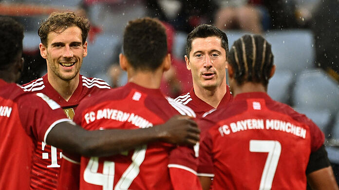 Leon Goretzka (l.) und Robert Lewandowski kehren gegen die Hertha ebenso zurück wie Manuel Neuer.