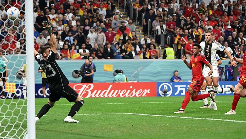 Der Schuss ins deutsche WM-Glück: Niclas Füllkrug erzielt gegen Spanien den umjubelten 1:1-Ausgleich.