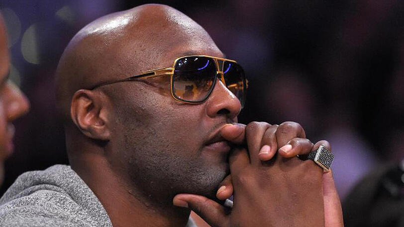 Er hat überlebt: Lamar Odom verfolgt in Los Angeles ein Spiel der Lakers gegen Miami Heat.
