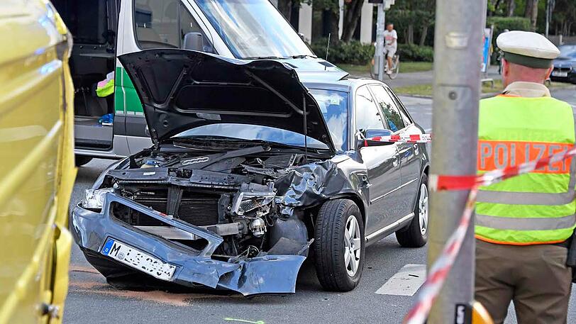 Das Rettungsfahrzeug aus der Steiermark soll auf einer Rückholfahrt aus Slowenien unterwegs zum Klinikum Großhadern gewesen sein.