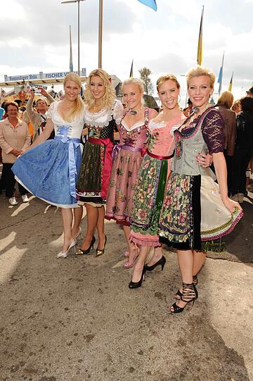 Alessandra Pocher, Claudia Effenberg und Co: Video: Promiandrang auf der Damenwiesn - Oktoberfest - Abendzeitung München