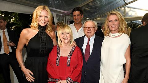 Mit einem Dinner bei sich zu Hause hat Verleger Hubert Burda Patricia Riekel verabschiedet. Mit dabei auch zahlreiche prominente Freunde und Weggefährten. Die Bilder.