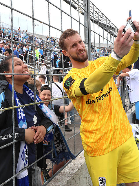 Schon ein Abschiedsselfie? Marco Hiller soll den TSV 1860 wohl am Saisonende verlassen.