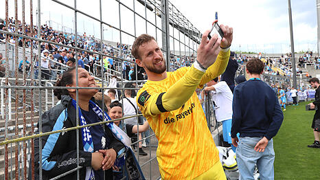 Schon ein Abschiedsselfie? Marco Hiller soll den TSV 1860 wohl am Saisonende verlassen.