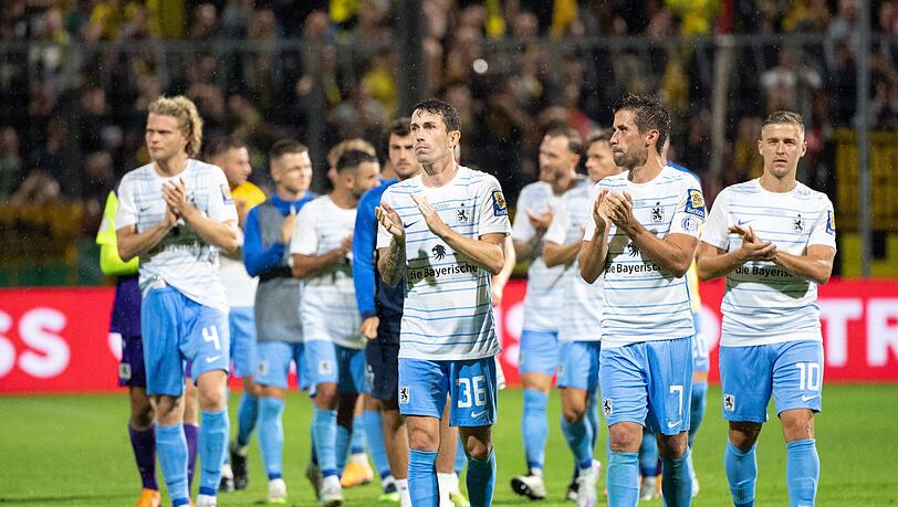 Stefan Lex (2.v.r.) &uuml;bernimmt einen neuen Posten beim TSV 1860 M&uuml;nchen. (Archivbild)