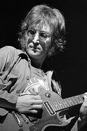 Erschossen von einem verrückten Fan: Mitbegründer der britischen Musikgruppe The Beatles und Ikone für eine ganze Generation. Lennon wurde am 9. Oktober 1940 in Liverpool geboren und wäre jetzt 70 geworden. Er starb am 8. Dezember 1980 in New York.