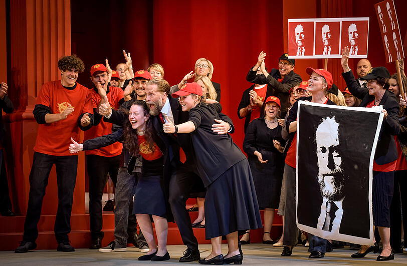 Der volksnahe Diktator Julius Caesar (Andreas Richter).
