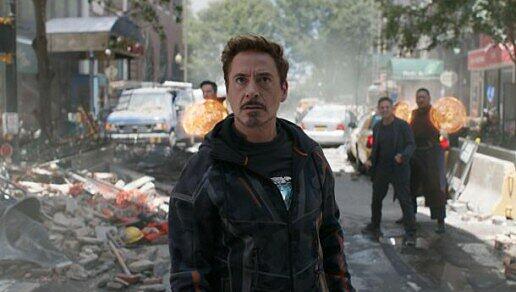Da macht Tony Stark (Robert Downey jr.) große Augen: Der neue Trailer von "Avengers: Infinity War" verspricht jede Menge Superhelden-Action.