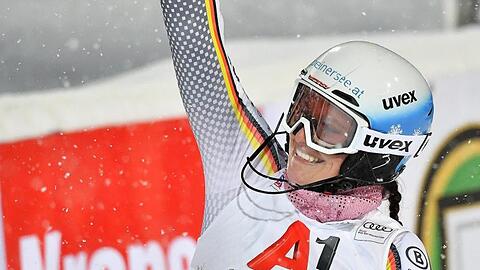 Christina Geiger freut sich über ihre Platzierung beim Slalom in Flachau.