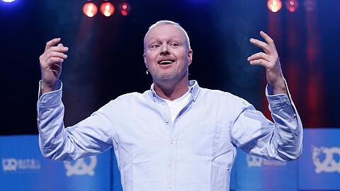 TV-Legende Stefan Raab steigt am 14. September mit Regina Halmich in den Ring.