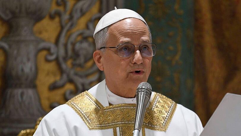 Papst Leo XIV. bei seiner ersten Messe als neuer Pontifex in der Sixtinischen Kapelle in Rom.