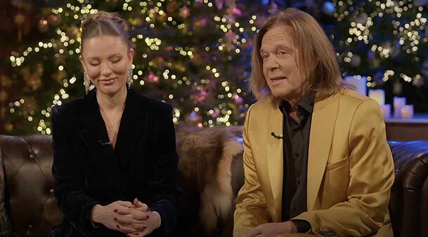 Joelina Drews mit Papa J&uuml;rgen in der BR-Sendung "Zauberhafte Weihnacht im Land der 'Stillen Nacht'".