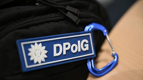 Fenster am Geb&auml;ude der Deutschen Polizeigewerkschaft wurden eingeschlagen. (Symbolbild)