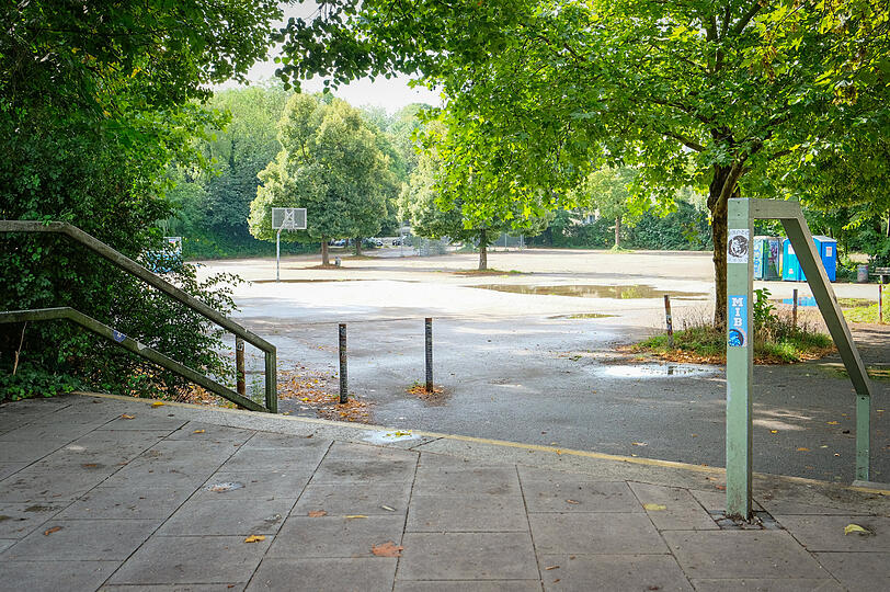 Beim AZ-Besuch am Vormittag ist hier noch nichts los. Ab Nachmittag wird hier gekickt und geskatet.