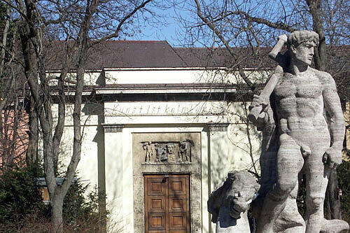 Der Brunnen im Alten Botanischen Garten: Hier wurde Diestagmorgen eine Frau vergewaltigt