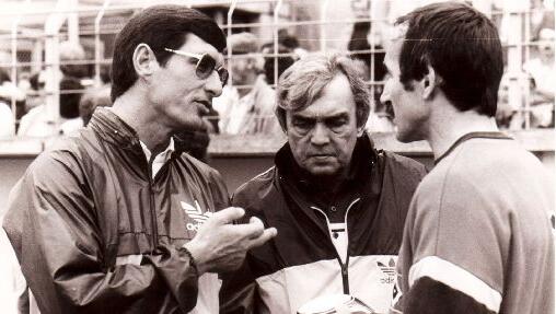 Trainiert von 1981 bis 1987 den HSV: Ernst Happel (Mi.). Trainiert von 1981 bis 1987 den HSV: Ernst Happel (Mi.).