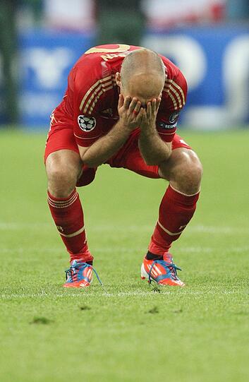 Der Tiefpunkt: Robben nach dem Finale dahoam.