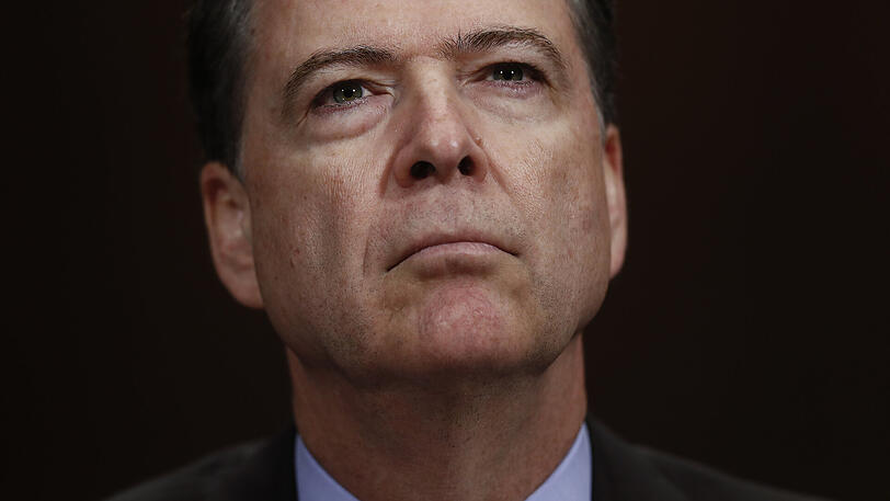 Der ehemalige Direktor des FBI James Comey spricht in Washington während einer Anhörung.